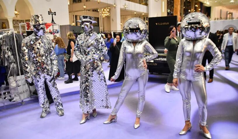 Style Avenue by @azabsisters kickstart at an amazing pace with a stunning live runway show.