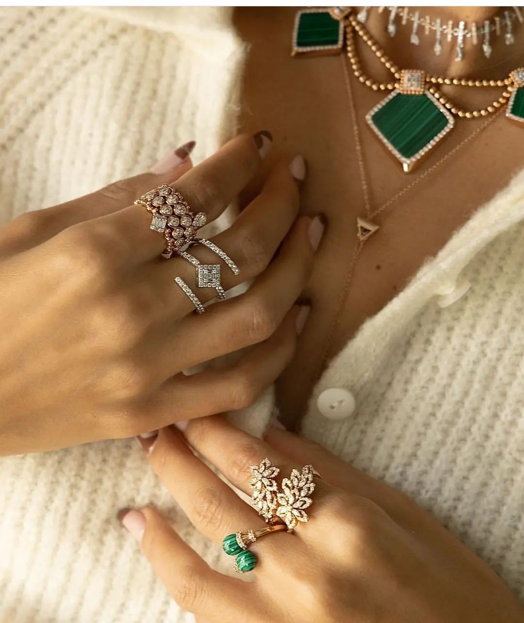 We are loving the styling and layering by @michaelorojewellery,