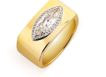 We are loving this perfect cut marquise diamond ring by @mukhisisters￼