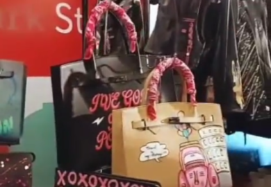 Visit the beautiful hand painted bags collection by @strokes.by.j at La Fete De Noel @parkst_eg with @socialista_events￼