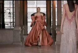 Statement and dreamy oversized pink dress by @tonywardcouture for the SS2022 collection.