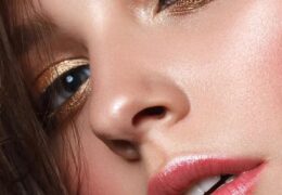 <br>A shimmery way to amp up your beauty looks for the most anticipated party night of the year
