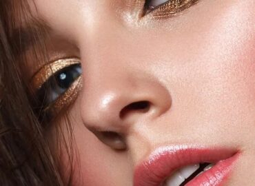 <br>A shimmery way to amp up your beauty looks for the most anticipated party night of the year