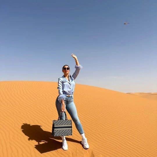 A family day out in the dunes of Saudi Arabia with the beautiful georginagio 