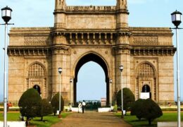 Maison Dior is heading to Mumbai,India on the 30th of March being the first European luxury brand to present its collection in the country.