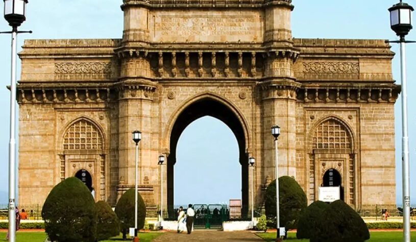 Maison Dior is heading to Mumbai,India on the 30th of March being the first European luxury brand to present its collection in the country.