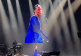 The beautiful star Alicia Keys performed yesterday with a Full House at Saudi Arabia’s Alula,at the world’s largest mirrored building Maraya.