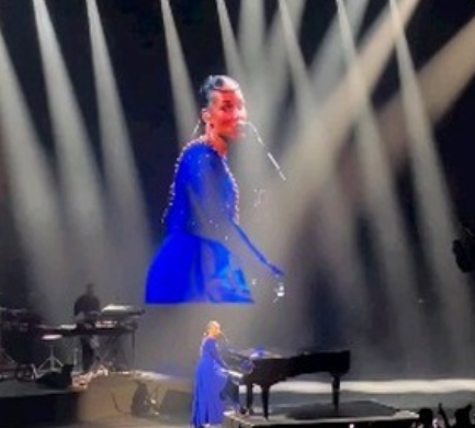 The beautiful star Alicia Keys performed yesterday with a Full House at Saudi Arabia’s Alula,at the world’s largest mirrored building Maraya.