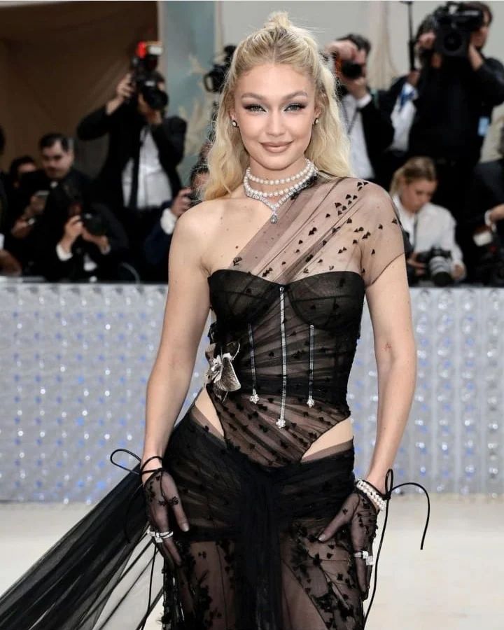 Gigi Hadid is definitely topping the Best Dressed Category and we are all about her Gothic yet Elegant look