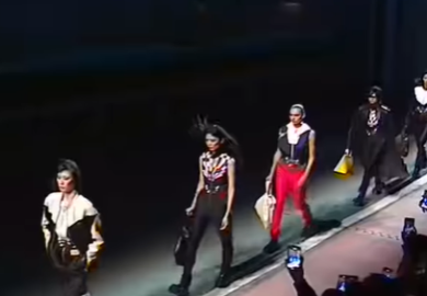From @louisvuitton pre fall 2023 held in Seol with #hoyeon opening the show.