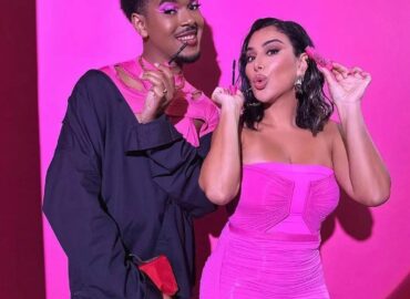 Loving everything about this vibe from Paris with #hudabeauty1coatwow #sephorafrance