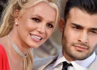 After 14 months of marriage, US pop singer Britney Spears and her US-Iranian husband Sam Asghari have divorced.