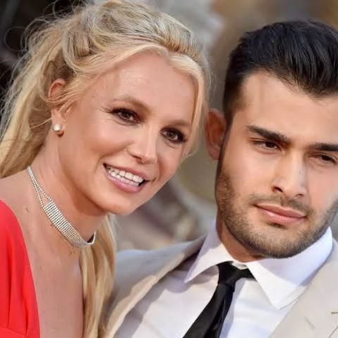 After 14 months of marriage, US pop singer Britney Spears and her US-Iranian husband Sam Asghari have divorced.