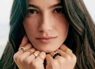 Unleashing her inner beauty and confidence, Tara Emad shines in Cartier Icons Collection.