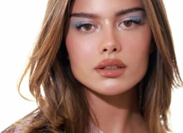 The Sephora Collection X Waad Alturki 2.0 is a line of cosmetics developed in collaboration with Saudi make-up artist and social media celebrity Waad Al-Turki.