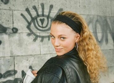 Elyanna has decided to honour the Palestinian people by delaying her North American tour.