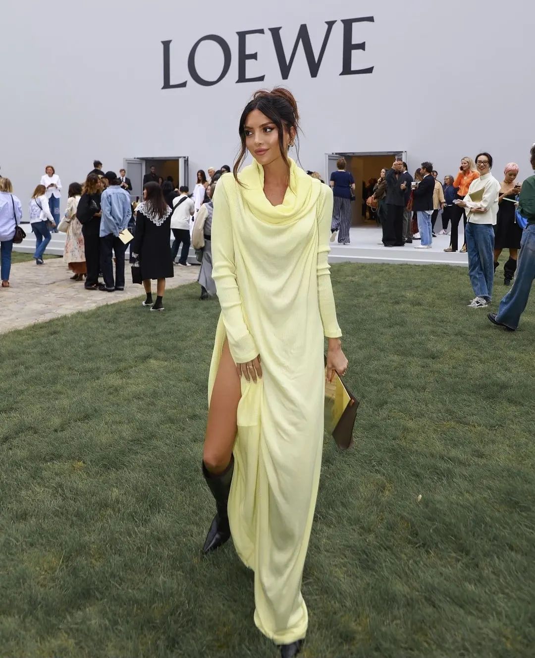 Lebanese Public figure @nathaliefanj shares her look for @loewe SS24 show during #parisfashionweek and looks gorgeous!