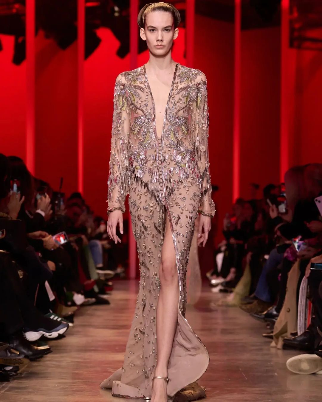 In his latest collection, HAUTE COUTURE SPRING/SUMMER 2024, fashion designer ELIE SAAB has created a truly captivating and mesmerizing experience. 