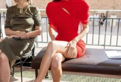 jacquemus presented its latest collection today in the south of France with Super model gigihadid opening the show, and let’s not forget the fashion icon sitting front row kyliejenner