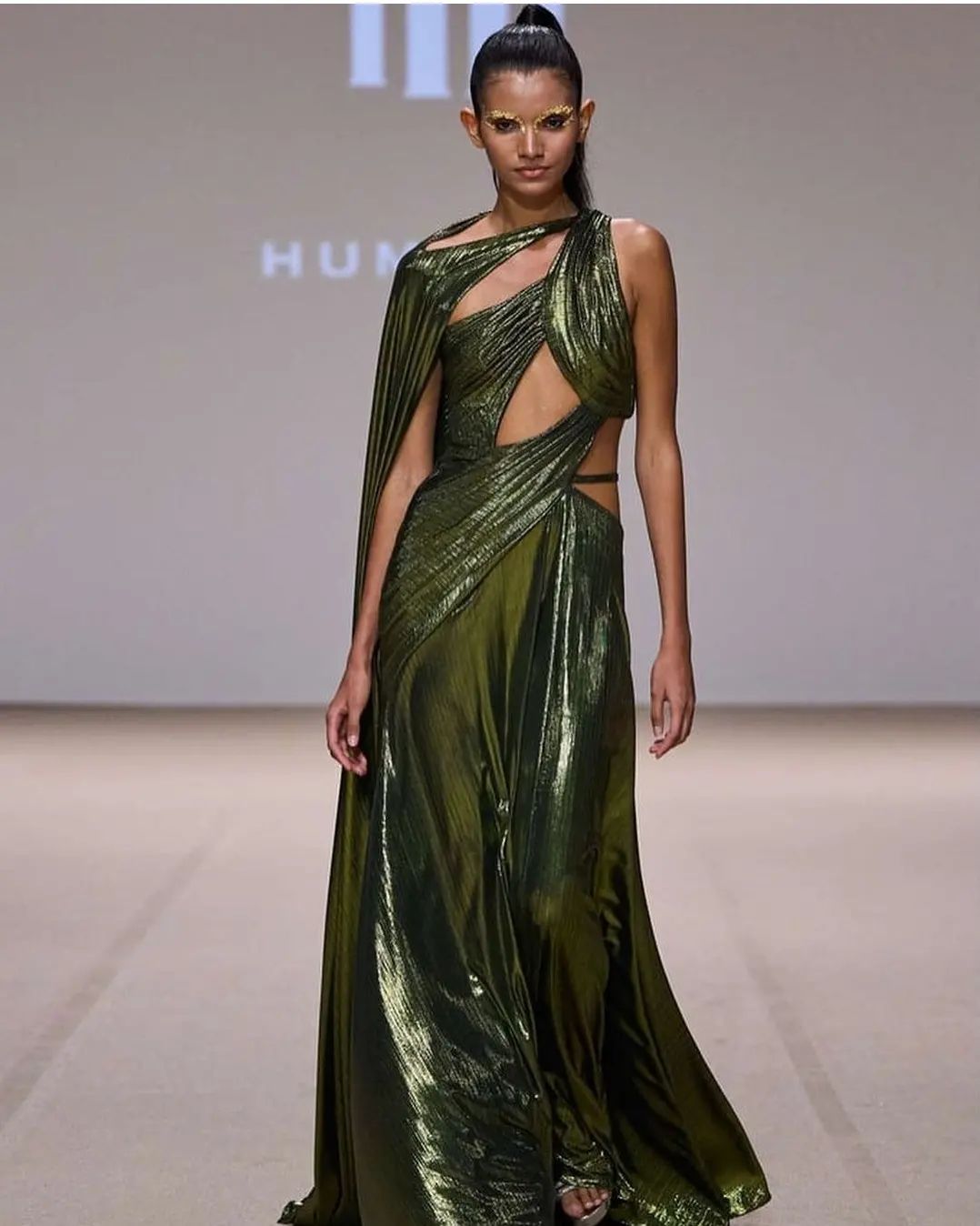 Let’s relive the magic of fashion by @humariffofficial 2024 collection presented at #dubaifashionweek