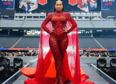 All that glitter ✨️A performance of a lifetime with @usher and @aliciakeys at the #superbowl2024