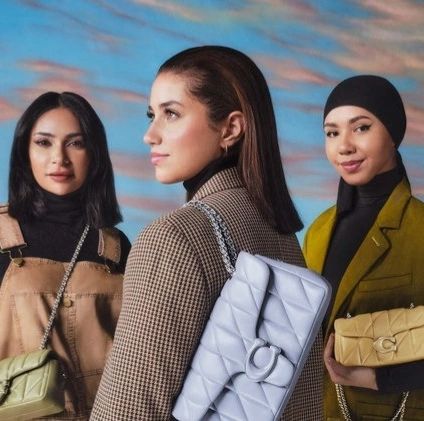 This week, the upscale American clothing brand Coach debuted its inaugural Ramadan campaign, featuring Saudi DJ and producer Nouf Sufyani, better known by her stage name Cosmicat.