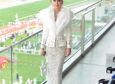 Dubai based public figure @tamaraah effortlessly charming in Tony Award Couture at the Dubai World Cup