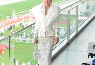 Dubai based public figure @tamaraah effortlessly charming in Tony Award Couture at the Dubai World Cup