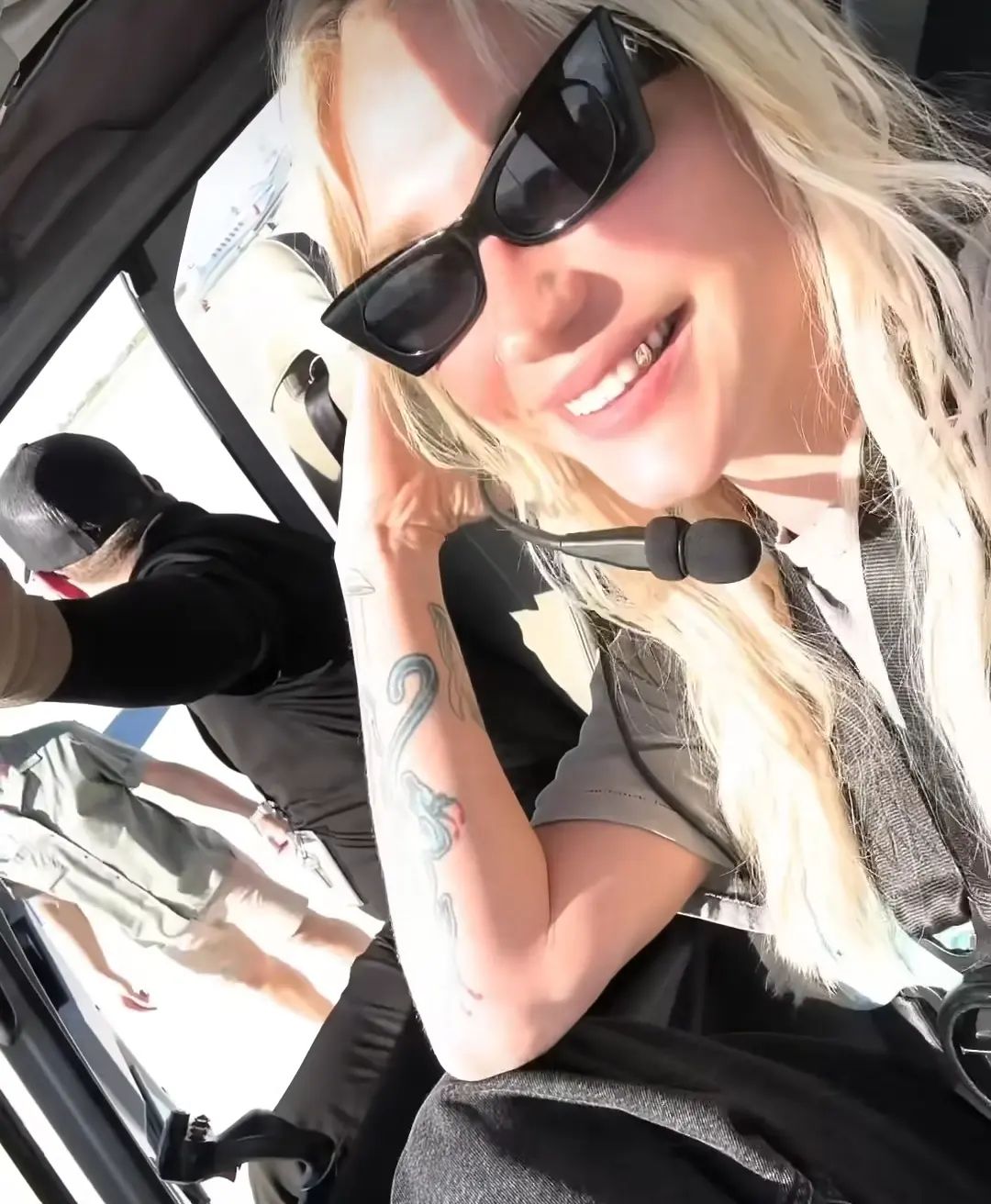 This week, American singer-songwriter Kesha was seen sporting black sunglasses from the Lebanese brand @bykarenwazen and looked fabulous