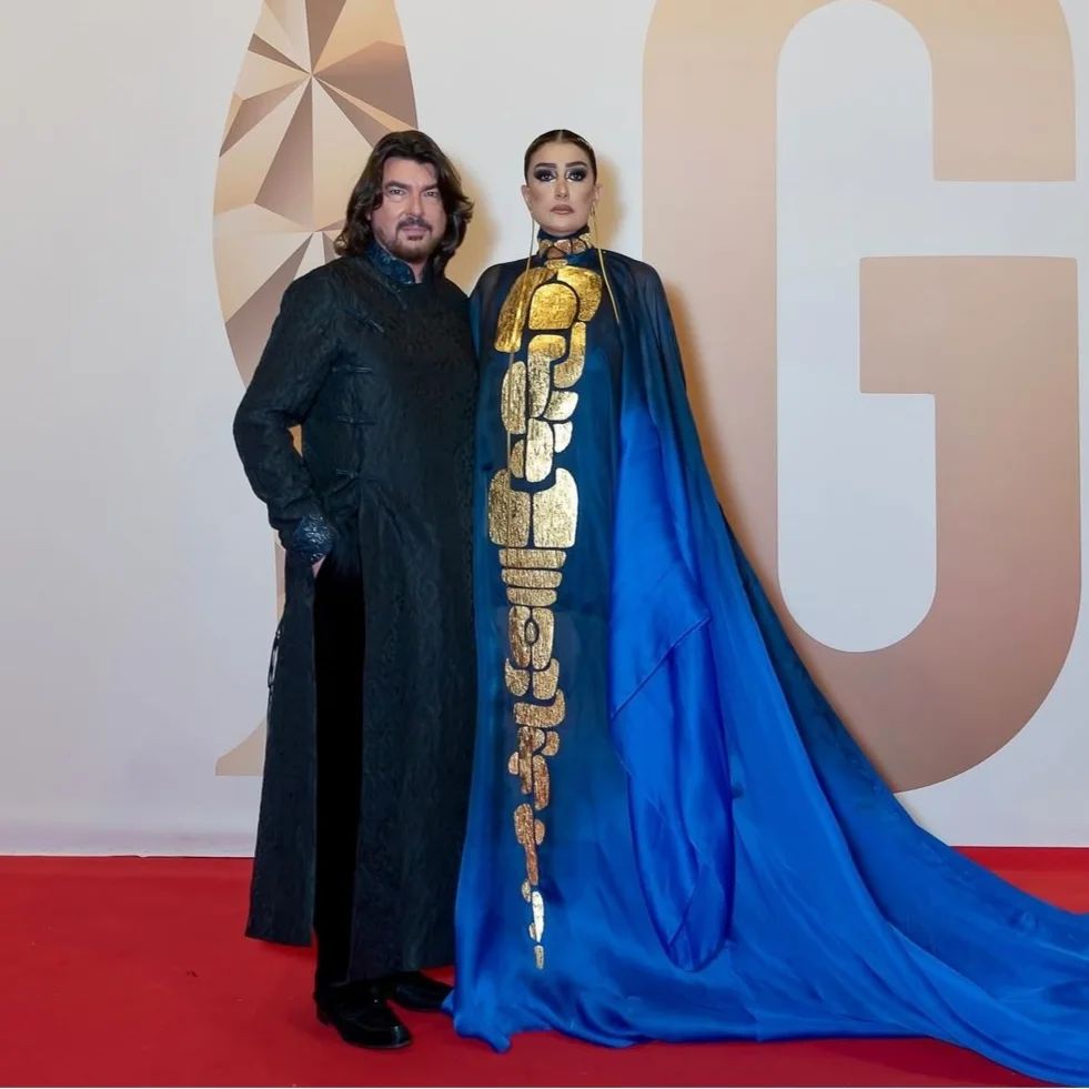 Draped in elegance, Egyptian star Ghada Abdelrazek dazzled in a breathtaking Stephane Rolland creation at the The Emi Gala Awards Night, stealing the spotlight with every graceful step.