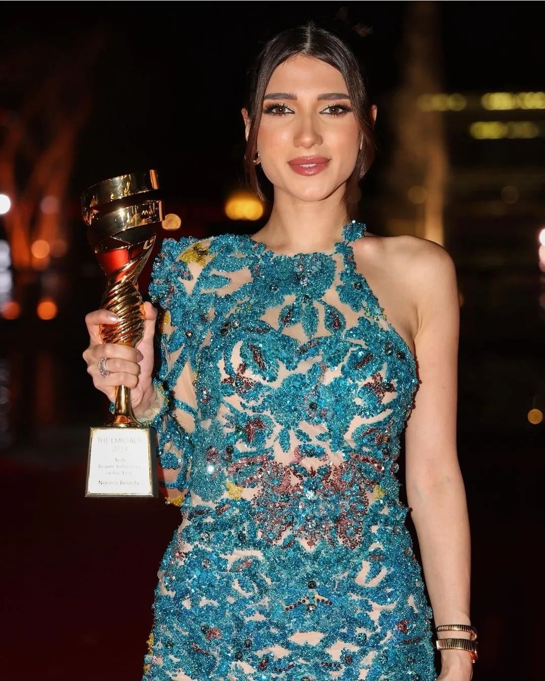 Radiating elegance and talent, Narin graciously accepted the Beauty Award at yesterday’s Emi Gala Awards in Dubai.