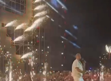 Last night, Lebanon was set alight by the legendary Amr Diab! A breathtaking performance that left the crowd in awe, proving once again why he’s maybe just the unrivaled ‘King of Arabic Pop.’