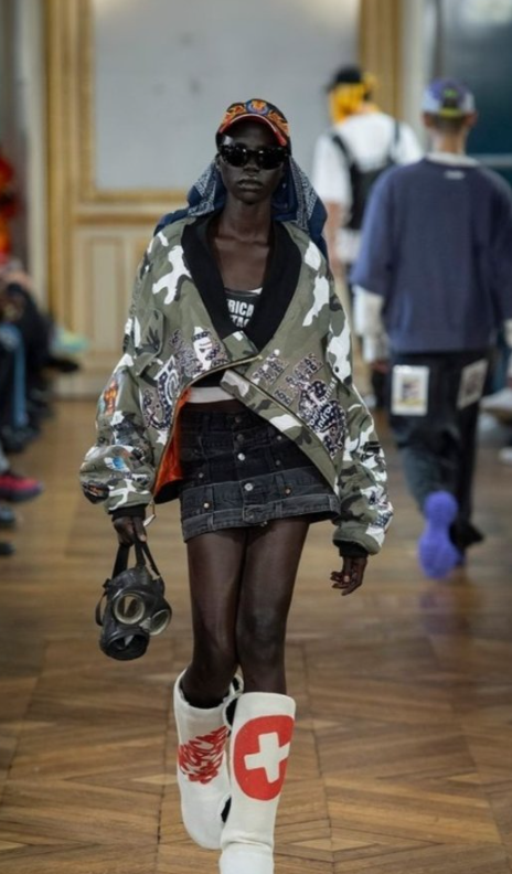 ASAP Rocky’s Paris Debut: A Bold Fashion Statement, with Rihanna Radiantly Supporting Front Row!