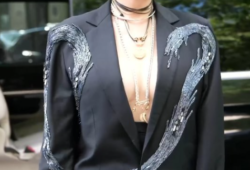 Ghada Abdelrazek dazzled in her unique way at the Tony Ward Couture Show yesterday that effortlessly blended elegance and boldness. Her look was a stunning statement of individuality and sophistication.