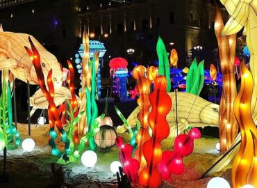 The Jeddah Season is set to return on June 28, as announced by the Saudi Press Agency yesterday. This year’s event, themed “Once Again,” will feature a diverse range of live artistic and cultural performances, family-friendly entertainment zones, sports activities, shopping experiences, and a variety of local and international dining options. This attraction coincides with significant developments in Jeddah, including improved infrastructure, new facilities, and hotel constructions.