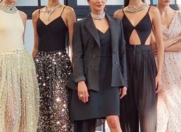 This week, Saudi model Amira Al-Zuhair graced the runway at Louis Vuitton’s prestigious high jewelry show in Saint-Tropez. The collection, Louis Vuitton’s sixth high jewelry line, was masterfully crafted by the label’s artistic director of jewelry and watches, Francesca Amfitheatrof, showcasing exquisite designs that epitomize luxury and sophistication.