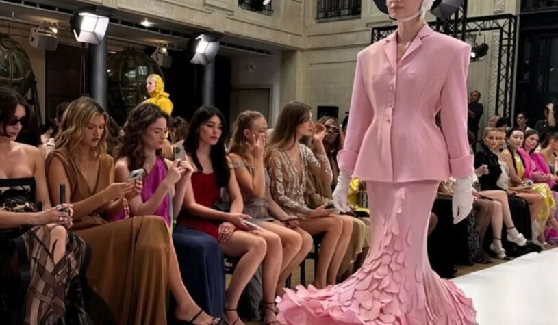 Enchanted by Yanina Couture’s ‘Magic Garden’ presented today at Paris Fashion Week! The colours and patterns are a mesmerizing blend of art and elegance. Truly exquisite!