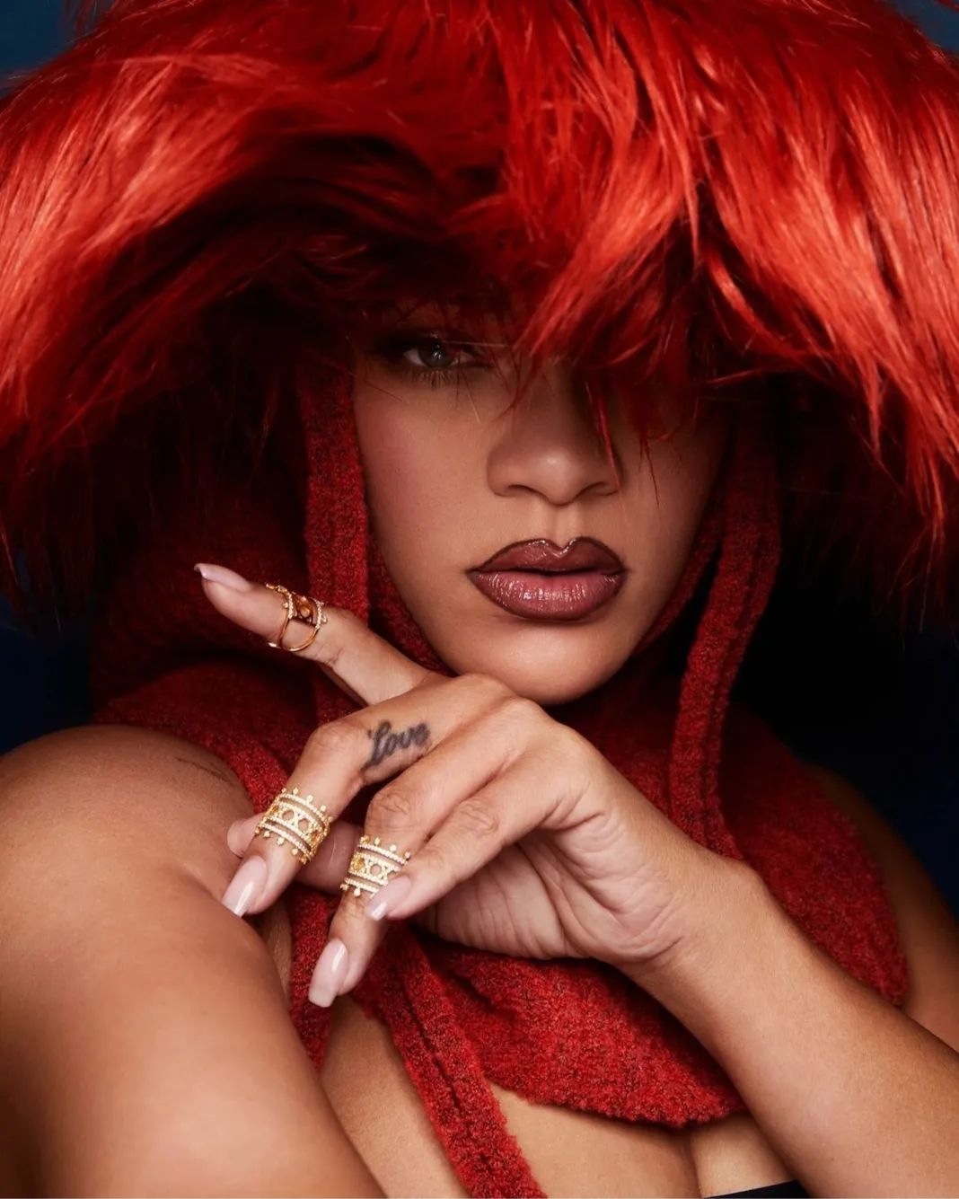 Rihanna dazzles in the latest Fenty campaign, pairing her iconic style with the exquisite Middle Eastern jewelry brand Noudar. A perfect fusion of modern elegance and timeless tradition!