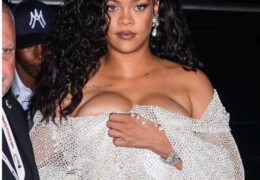 Rihanna always brings the heat, but her look at Alaïa’s NYC show felt a bit off this time. Maybe it just wasn’t our vibe! What did you think?