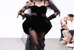 Yesterday’s collection by @designersandus at Fashion Dubai Week was a true showstopper! The blend of innovation and elegance left us in awe, showcasing breathtaking designs that captured the essence of modern fashion. A must-see collection!