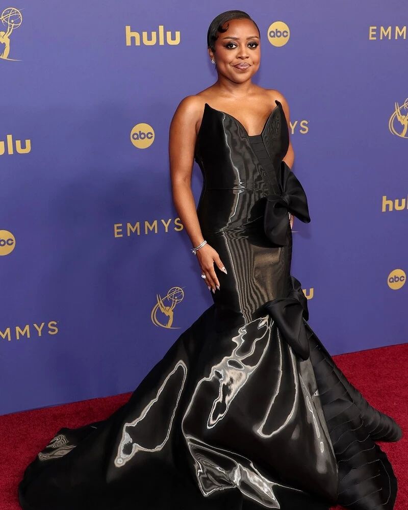 Emmy-winning actress, comedian, and writer Quinta Brunson dazzled on the red carpet in a stunning mermaid-sculpted gown from Lebanese designer Georges Chakra’s Fall/Winter 2024-2025 couture collection!