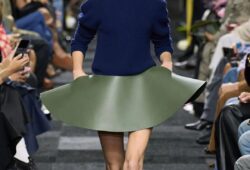 JW Anderson’s SS 2025 collection, presented at #LondonFashionWeek, was an absolute standout! We were captivated by the bold, structural silhouettes that took center stage. Each piece seemed to push the boundaries of design, with sharp lines and innovative shapes that felt both avant-garde and wearable. The collection effortlessly blended modernity with a touch of playful elegance, making it a memorable highlight of the week.
