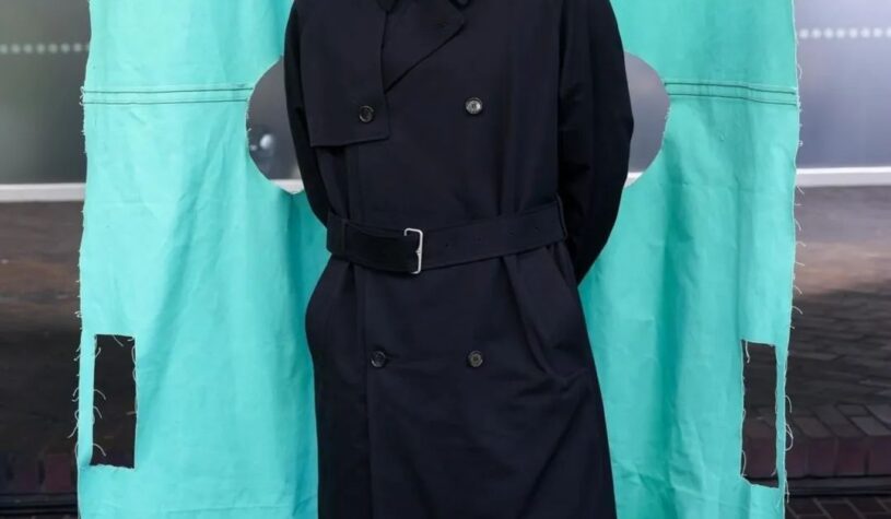 Yesterday’s Burberry fashion show, orchestrated by Daniel Lee, was a dazzling highlight of #LondonFashionWeek. The event, brimming with star power, showcased Lee’s visionary approach to the iconic brand. The show featured a blend of cutting-edge designs and classic Burberry elements, attracting a glittering array of celebrities and fashion influencers. The setting, ambiance, and the collection itself underlined Lee’s commitment to revitalizing Burberry.