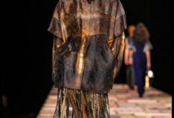 The Louis Vuitton SS25 collection, presented in Paris yesterday, was nothing short of spectacular, showcasing the brand’s signature blend of innovation and luxury. Under the creative direction of Nicolas Ghesquière, the runway was transformed into a futuristic playground, where classic Louis Vuitton craftsmanship met bold, forward-thinking designs.