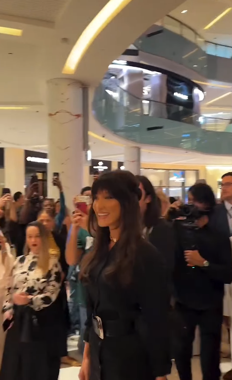 Bella Hadid delighted fans in Dubai on Tuesday with an unexpected appearance at Dubai Mall. She joined Chopard’s creative director, Caroline Scheufele, for a ribbon-cutting ceremony before entering the boutique to connect with industry insiders and clients.