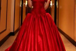 Demet Özdemir turned heads at the #Diafa red carpet event yesterday, radiating elegance and charm. Her flawless look combined a statement gown with impeccable detailing, perfectly accentuating her stunning features. With her signature poise and a touch of effortless glam, she once again proved why she’s a red-carpet favorite. Every element of her style, from her dazzling outfit to her graceful demeanor, made her a true vision of beauty at the event.