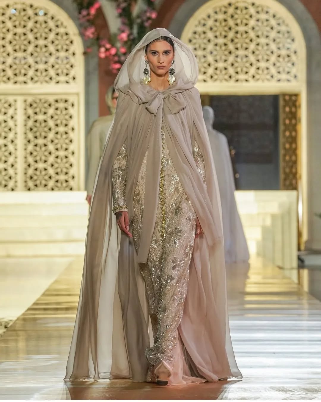 Dolce & Gabbana recently celebrated Saudi Arabia’s rich cultural heritage with a breathtaking showcase of an exclusive collection at the historic Hittin Palace. This remarkable event paid homage to the Kingdom’s vibrant history, blending traditional motifs with the brand’s signature luxury and elegance.