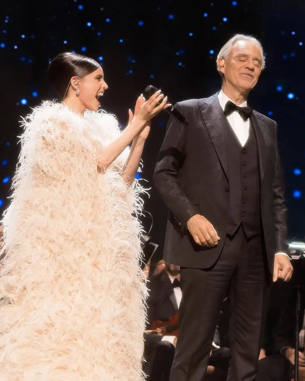 Sofia Carson graced the stage at the Recording Academy alongside the legendary Andrea Bocelli, delivering a breathtaking performance in an exquisite Elie Saab haute couture gown.  A true vision of elegance and artistry, she captivated the audience with her voice and timeless style.