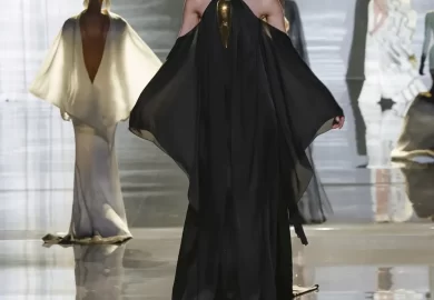 Stéphane Rolland’s SS25 Haute Couture collection, presented today in Paris, was nothing short of a masterpiece. Bold silhouettes, intricate details, and a touch of drama came together to redefine elegance on the runway. A true celebration of couture artistry!