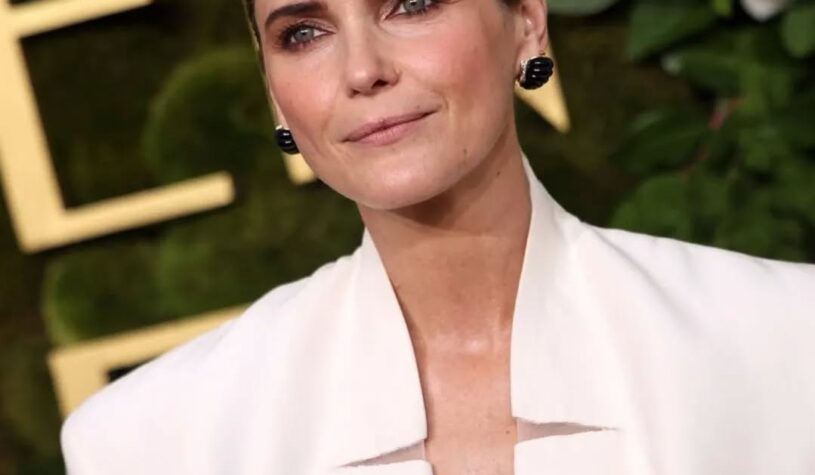 Keri Russell stunned at the 82nd Annual Golden Globe Awards, gracing the red carpet in a tailored white wool gazar dress from Stéphane Rolland’s Haute Couture FW 24-25 collection. The look was elevated by a striking waist brooch crafted from yellow blown glass and diamonds. Swipe to catch a glimpse of her behind-the-scenes glam moments leading up to the big night!